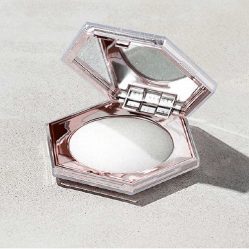 اضاءة هايلايتر بودرة دياموند بومب من فنتي بيوتي - هاو مني كاراتس