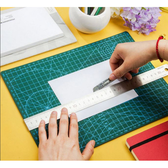 قطاعة ورق باحجام مختلفة