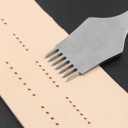 اداة خاصة بالنحت على الجلد