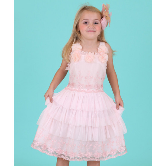 فستان زهري ناعم بأدوار متدرجة ومزين بالورود