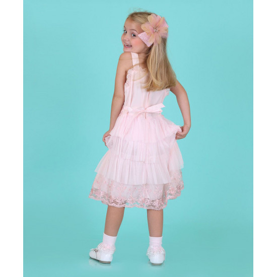 فستان زهري ناعم بأدوار متدرجة ومزين بالورود