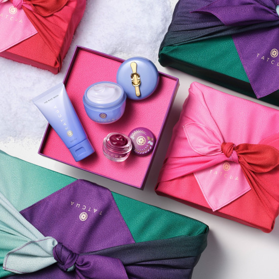 مجموعة تاتشا للبشرة والشفاه الندية مجموعة تاتشا للبشرة والشفاه الندية