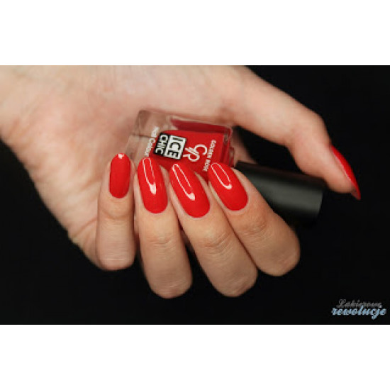 طلاء اظافر من قولدن روز