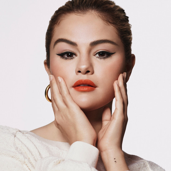 مجموعة سيلينا فافز- 4 قطع رير بيوتي من سيلينا غوميز مجموعة سيلينا فافز- 4 قطع رير بيوتي من سيلينا غوميز