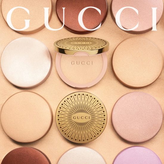 بودرة إضاءة جوتشي جلو (Gucci Glow) درجة صن رايز جولد (Sunrise Gold) - شامبين ناعم بودرة إضاءة جوتشي جلو (Gucci Glow) درجة صن رايز جولد (Sunrise Gold) - شامبين ناعم