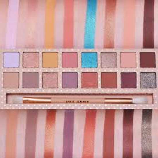 باليت تيك مي تو فيكيشن من كايلي