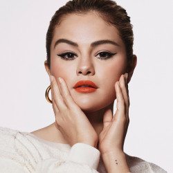 مجموعة سيلينا فافز- 4 قطع  رير بيوتي من سيلينا غوميز