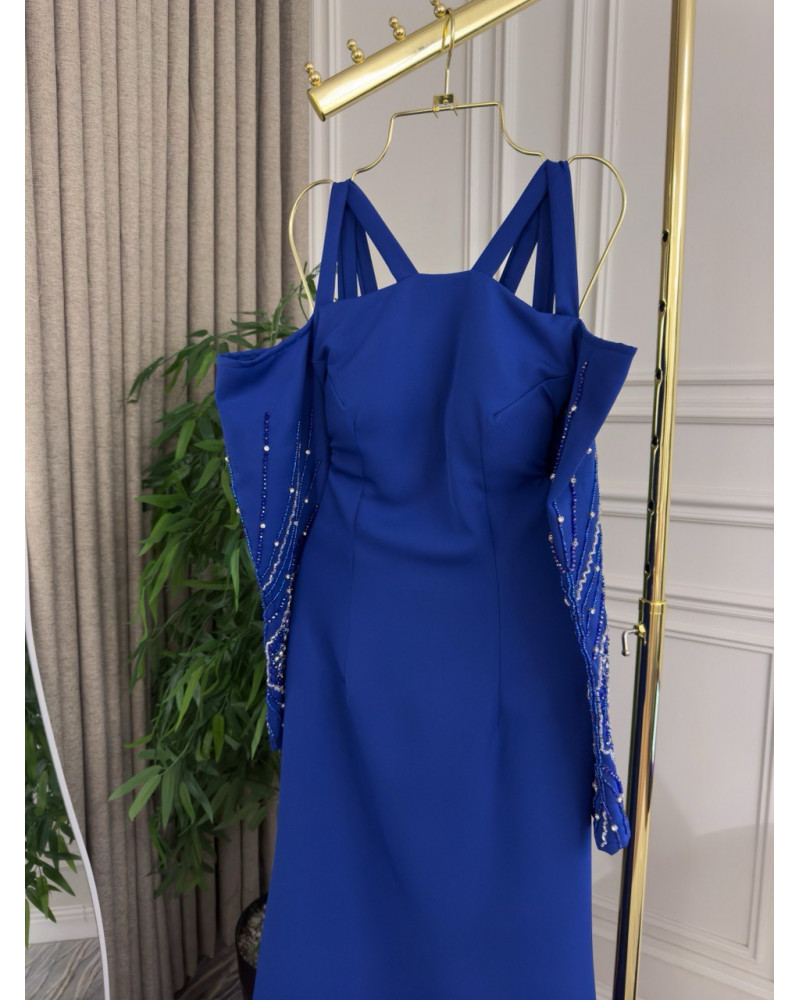 فستان باربي مطرز باللون الأزرق