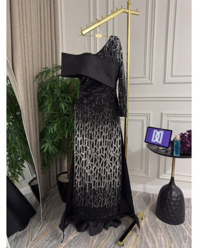 فستان سهرة باللون الأسود