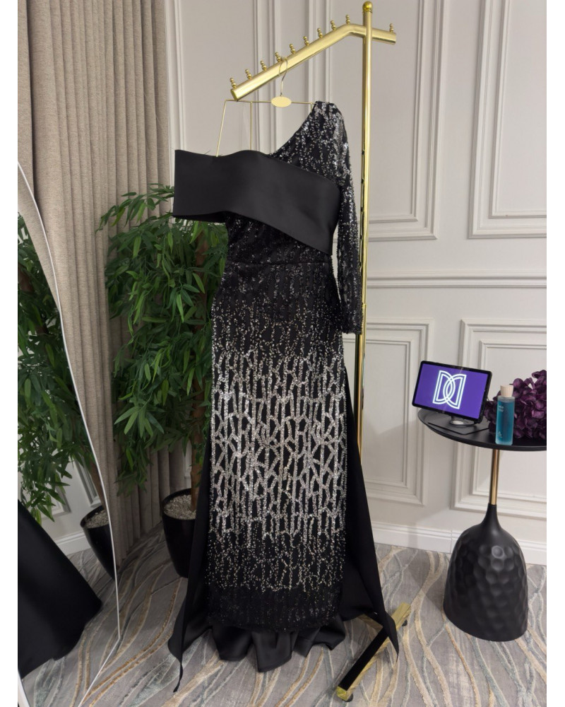 فستان سهرة باللون الأسود فستان سهرة باللون الأسود