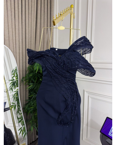 فستان سهرة باللون الكحلي فستان سهرة باللون الكحلي