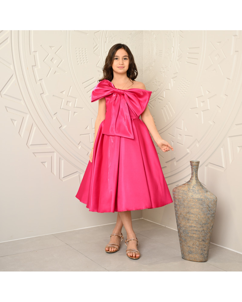 فستان بناتي سهرة فوشيا بتصميم فيونكة كبيرة