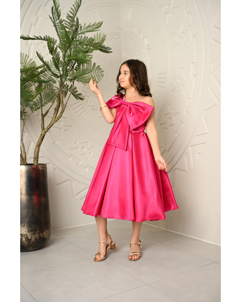 فستان بناتي سهرة فوشيا بتصميم فيونكة كبيرة