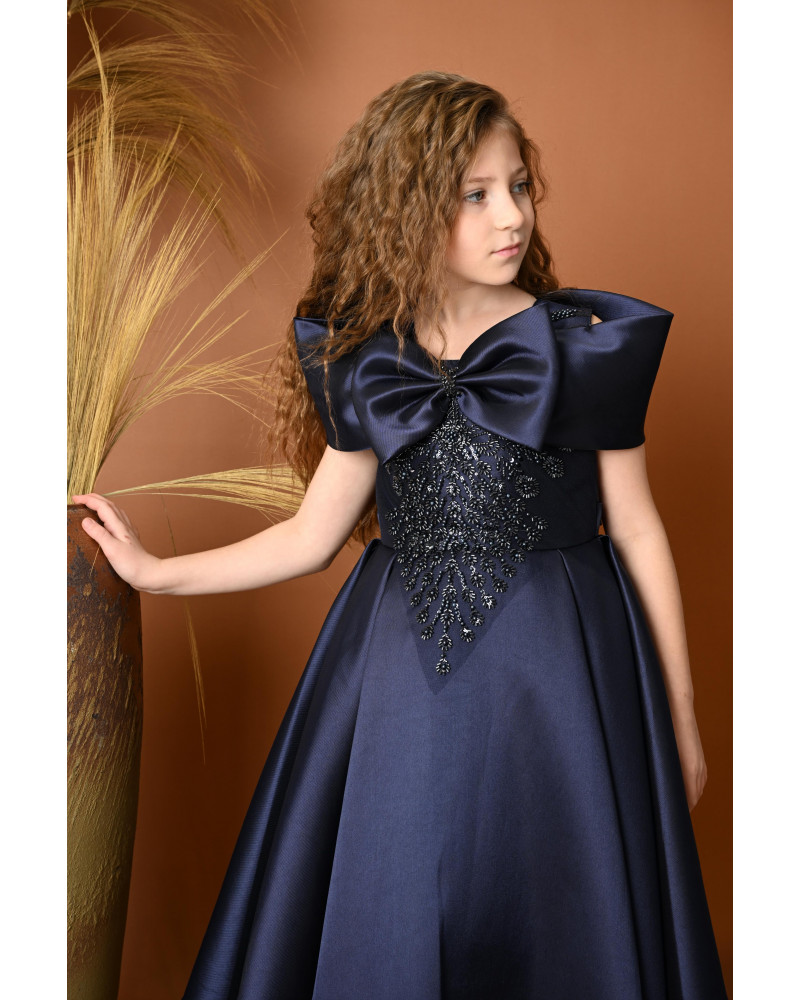 فستان سهرة منفوش بذيل مع فيونكة وتطريز على الصدر - 814 فستان سهرة منفوش بذيل مع فيونكة وتطريز على الصدر - 814