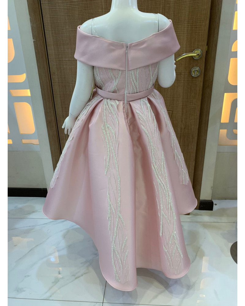 فستان بناتي سهرة 3 الوان بأكتاف مكشوفة بتصميم ملكي فستان بناتي سهرة 3 الوان بأكتاف مكشوفة بتصميم ملكي