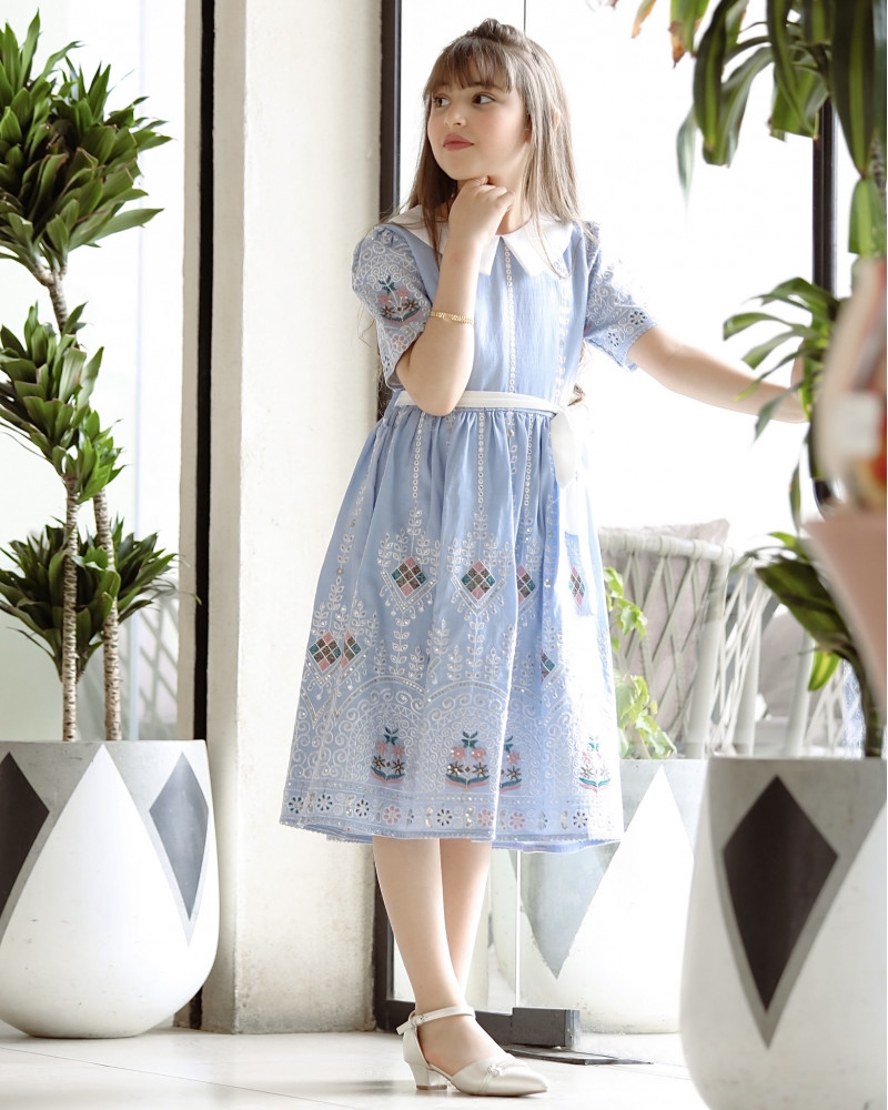 فستان بناتي بتطريز وحزام أنيق - Mk2501004 فستان بناتي بتطريز وحزام أنيق - Mk2501004