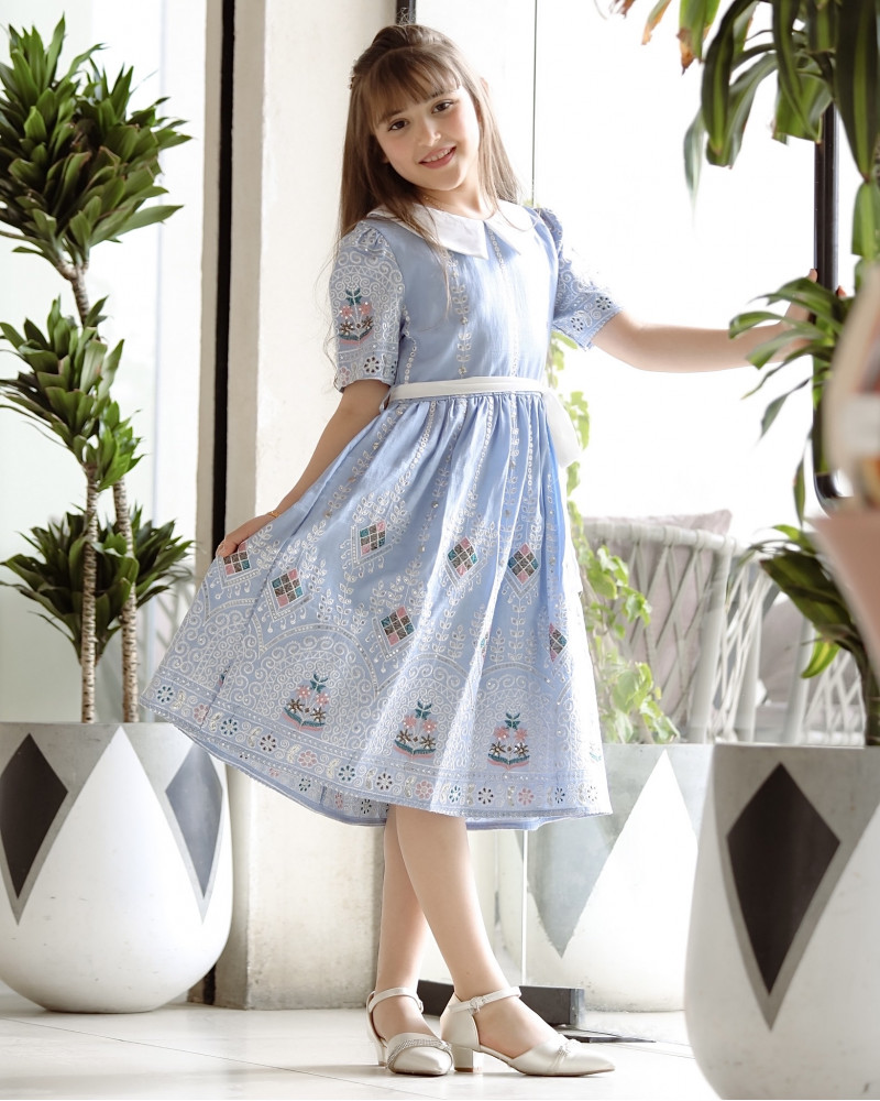 فستان بناتي بتطريز وحزام أنيق - Mk2501004 فستان بناتي بتطريز وحزام أنيق - Mk2501004