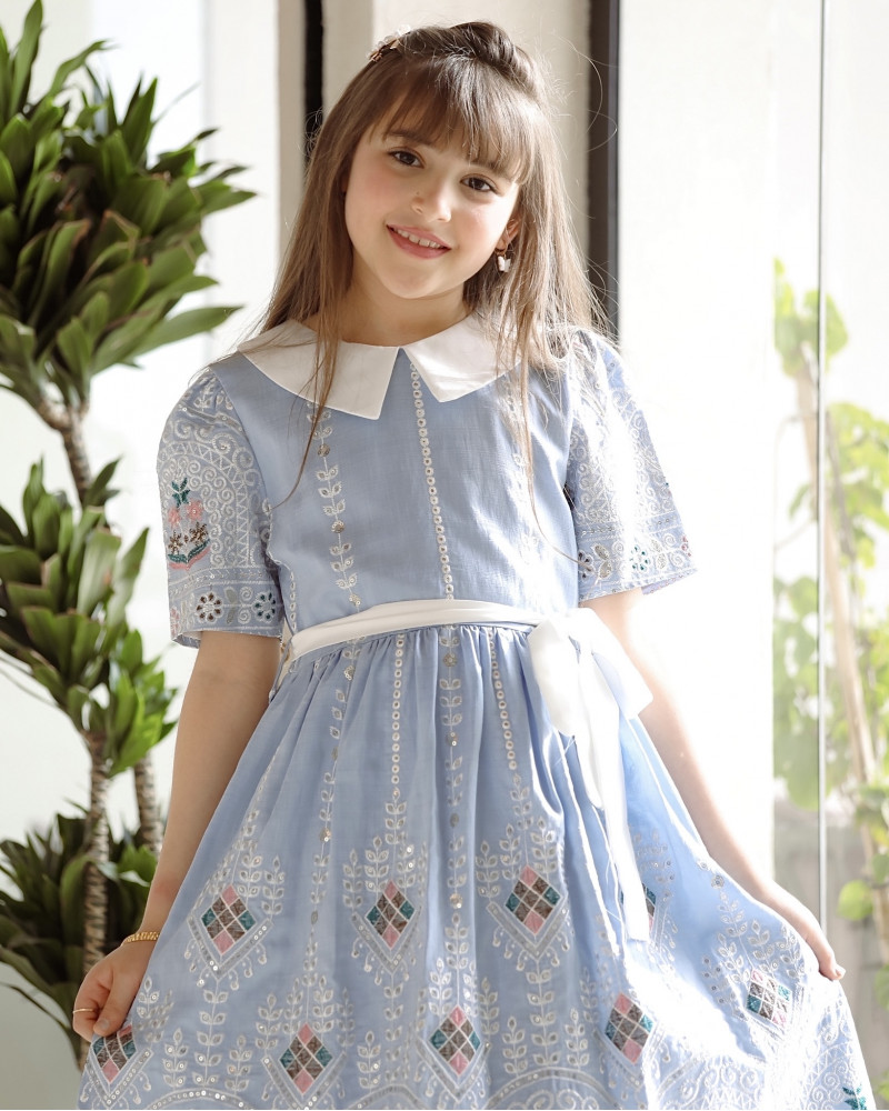 فستان بناتي بتطريز وحزام أنيق - Mk2501004 فستان بناتي بتطريز وحزام أنيق - Mk2501004