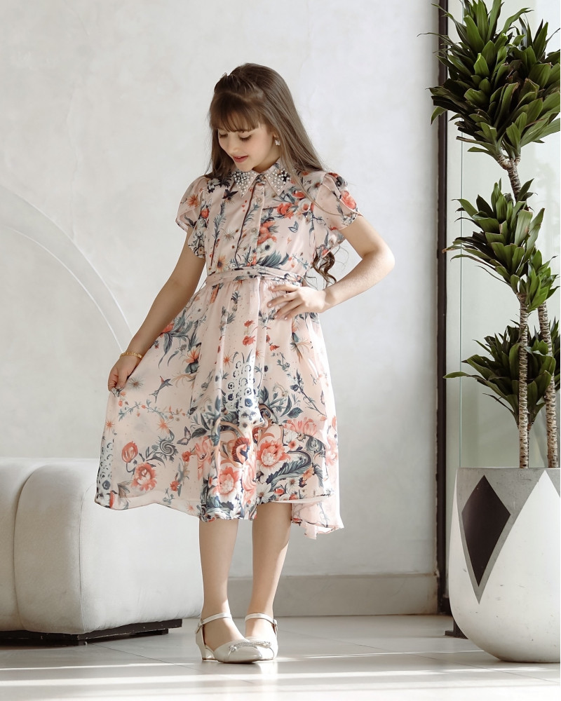 فستان بناتي بلمسات ساحرة مع ازرار وحزام - Mk2501007 فستان بناتي بلمسات ساحرة مع ازرار وحزام - Mk2501007