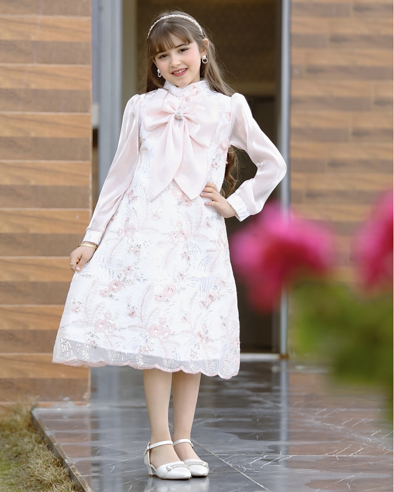 فستان بناتي سبور فيونكه على الصدر - 911 - يوجد اختلاف بدرجة لون الكم والفيونكة صورة توضيحية اخر صورتين فستان بناتي سبور فيونكه على الصدر - 911 - يوجد اختلاف بدرجة لون الكم والفيونكة صورة توضيحية اخر صورتين