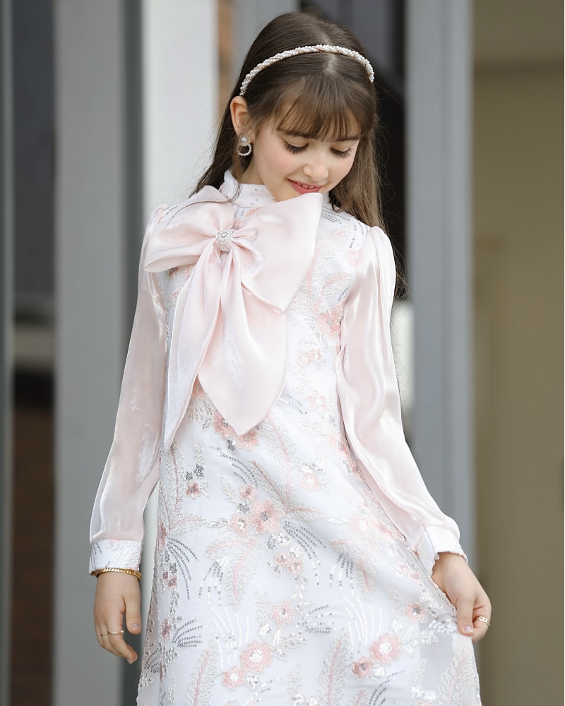 فستان بناتي سبور فيونكه على الصدر - 911 - يوجد اختلاف بدرجة لون الكم والفيونكة صورة توضيحية اخر صورتين فستان بناتي سبور فيونكه على الصدر - 911 - يوجد اختلاف بدرجة لون الكم والفيونكة صورة توضيحية اخر صورتين