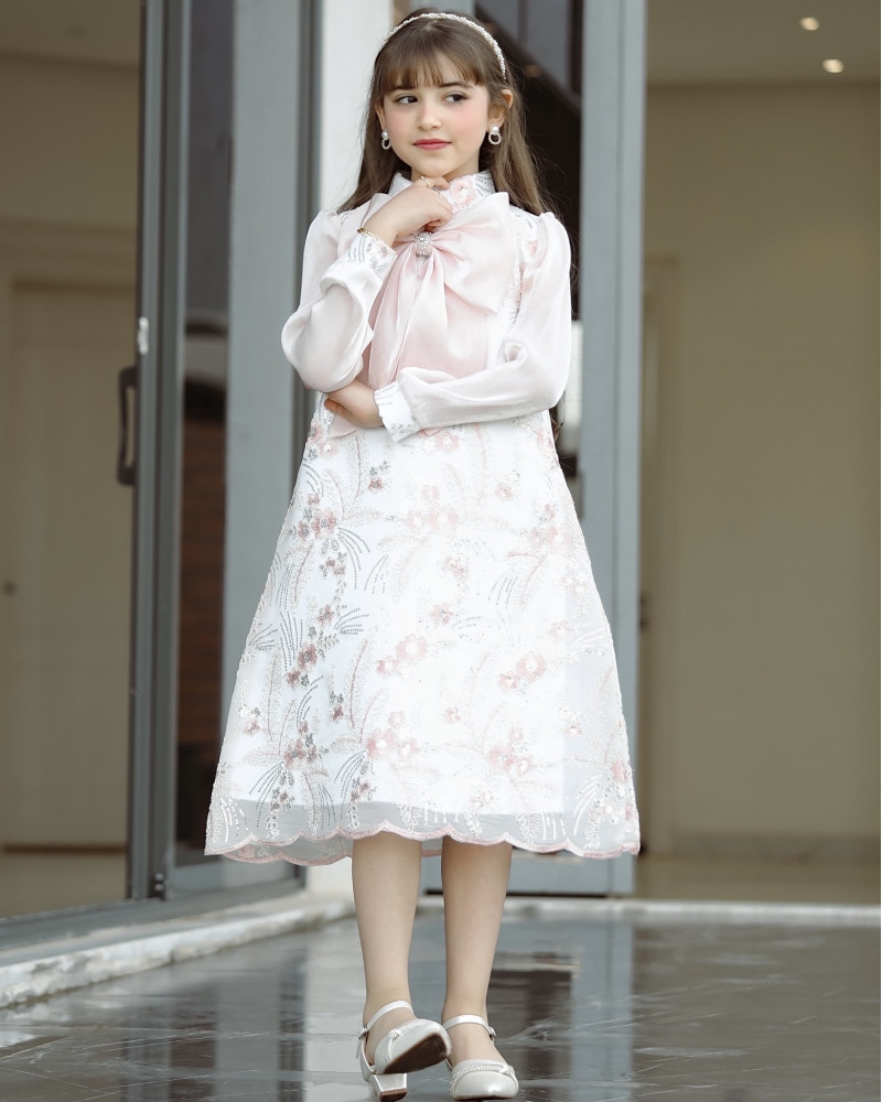 فستان بناتي سبور فيونكه على الصدر - 911 - يوجد اختلاف بدرجة لون الكم والفيونكة صورة توضيحية اخر صورتين فستان بناتي سبور فيونكه على الصدر - 911 - يوجد اختلاف بدرجة لون الكم والفيونكة صورة توضيحية اخر صورتين