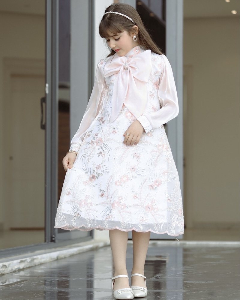 فستان بناتي سبور فيونكه على الصدر - 911 - يوجد اختلاف بدرجة لون الكم والفيونكة صورة توضيحية اخر صورتين فستان بناتي سبور فيونكه على الصدر - 911 - يوجد اختلاف بدرجة لون الكم والفيونكة صورة توضيحية اخر صورتين