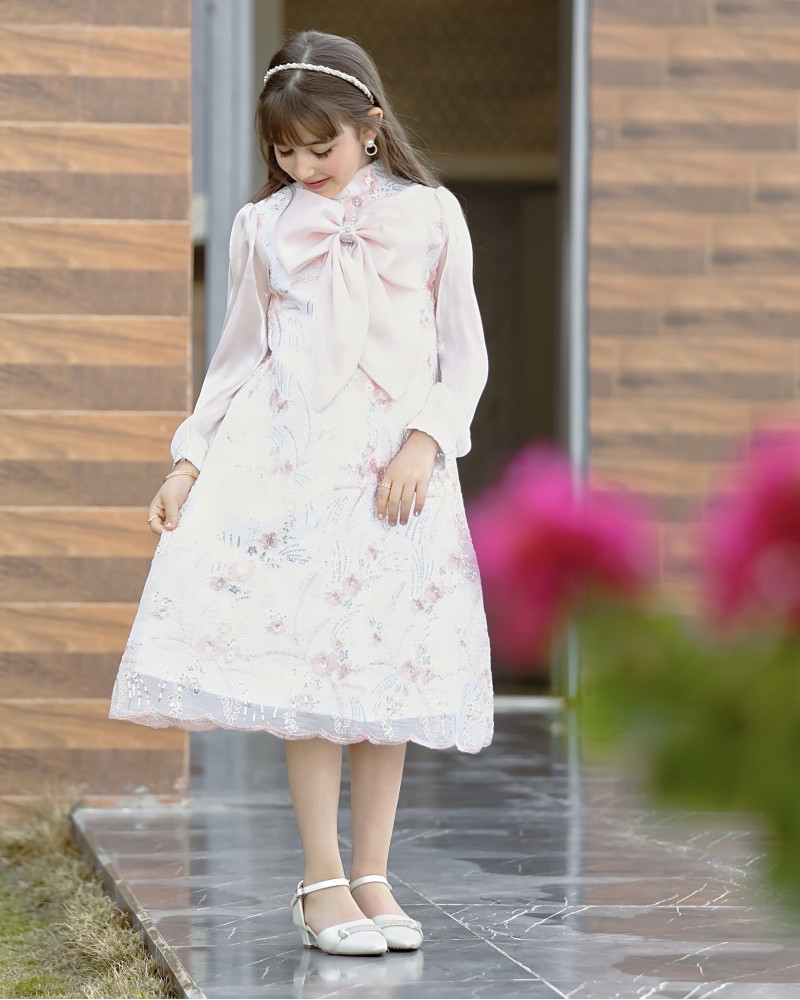 فستان بناتي سبور فيونكه على الصدر - 911 - يوجد اختلاف بدرجة لون الكم والفيونكة صورة توضيحية اخر صورتين فستان بناتي سبور فيونكه على الصدر - 911 - يوجد اختلاف بدرجة لون الكم والفيونكة صورة توضيحية اخر صورتين