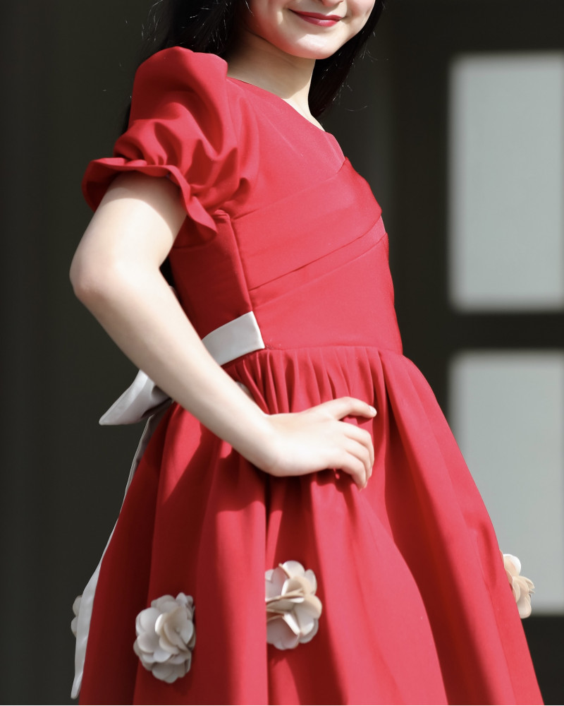 فستان بناتي أحمر ورود وفيونكه من الخلف - 917 فستان بناتي أحمر ورود وفيونكه من الخلف - 917