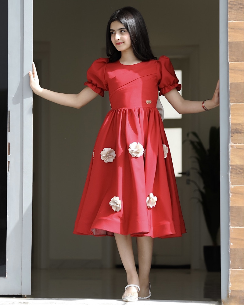 فستان بناتي أحمر ورود وفيونكه من الخلف - 917 فستان بناتي أحمر ورود وفيونكه من الخلف - 917