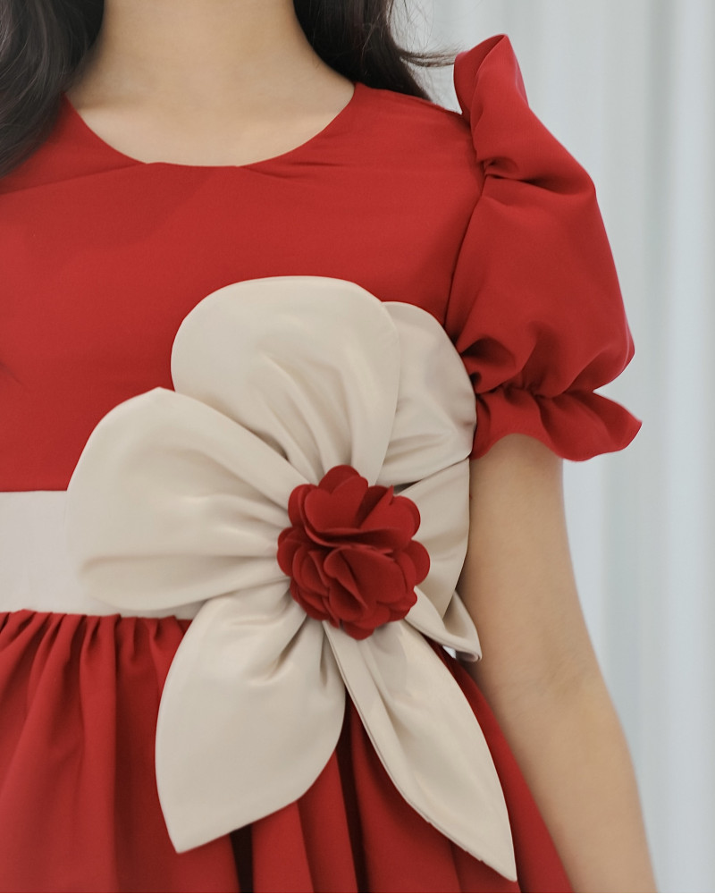 فستان بناتي أحمر بورده كبيره على الخصر - 916