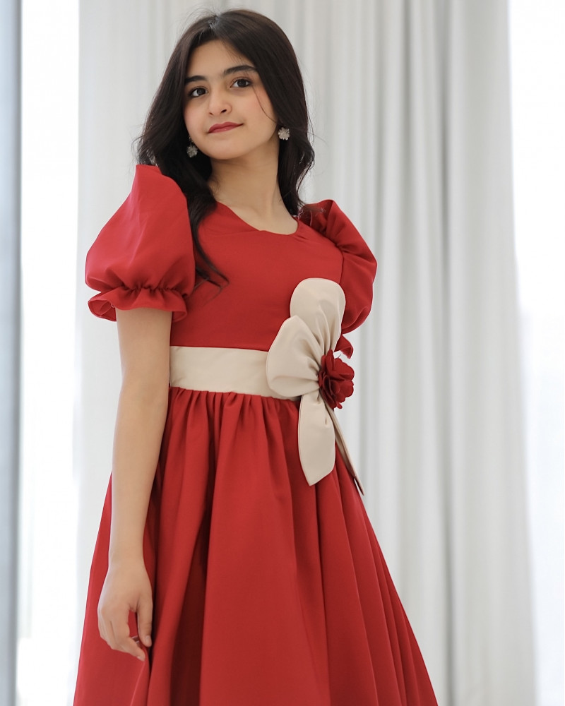 فستان بناتي أحمر بورده كبيره على الخصر - 916