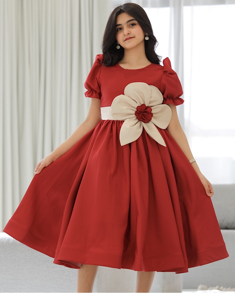 فستان بناتي أحمر بورده كبيره على الخصر - 916