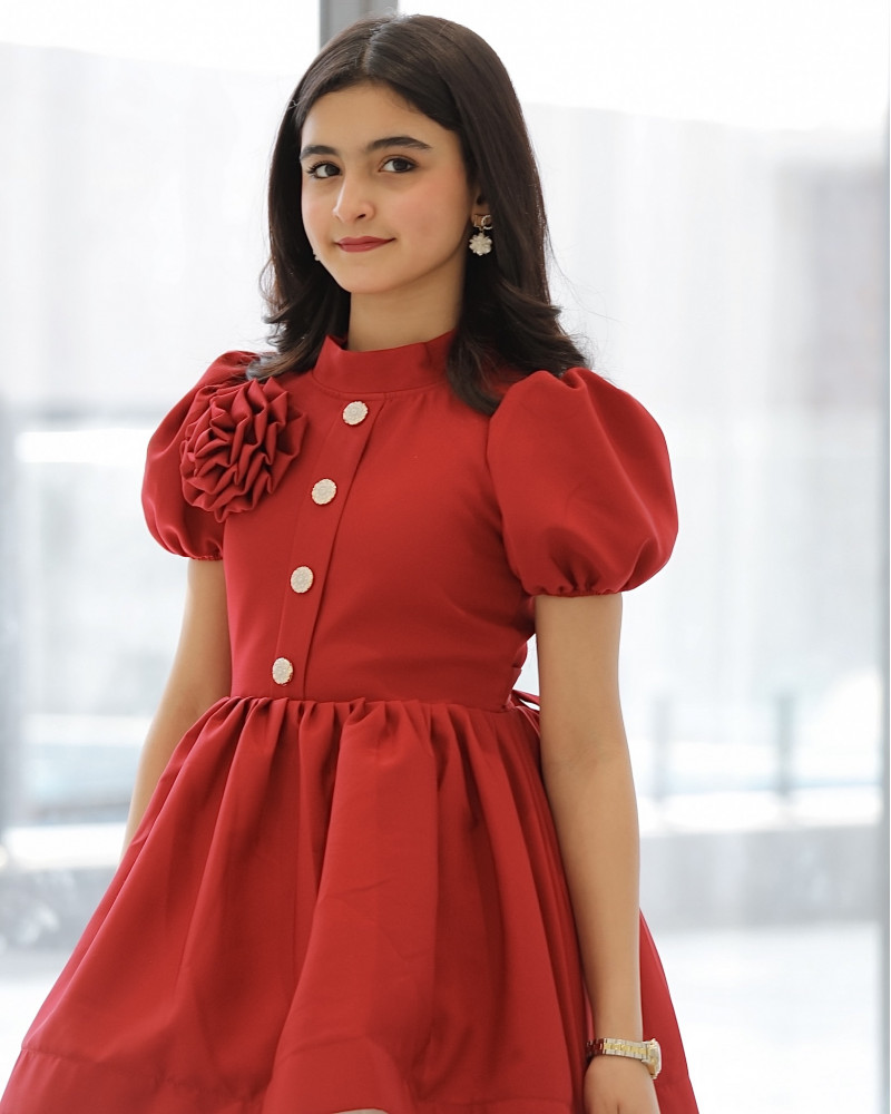 فستان بناتي أحمر بورده حمراء على الصدر - 913 فستان بناتي أحمر بورده حمراء على الصدر - 913