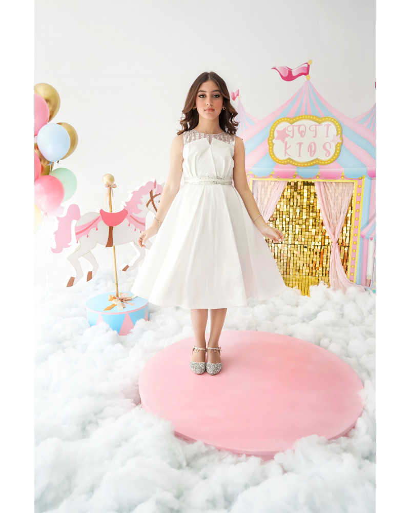 فستان بناتي سهرة إطلالة الأميرات ذيل مرصع وفيونكه من الخلف - M3570 فستان بناتي سهرة إطلالة الأميرات ذيل مرصع وفيونكه من الخلف - M3570