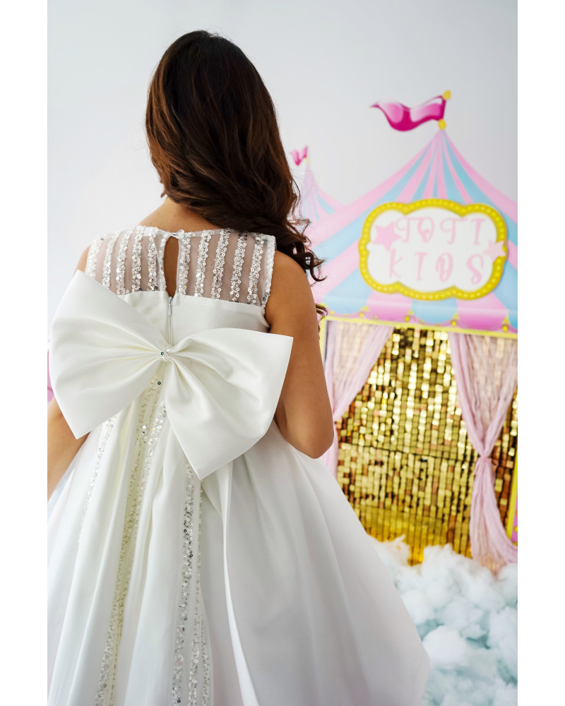 فستان بناتي سهرة إطلالة الأميرات ذيل مرصع وفيونكه من الخلف - M3570 فستان بناتي سهرة إطلالة الأميرات ذيل مرصع وفيونكه من الخلف - M3570