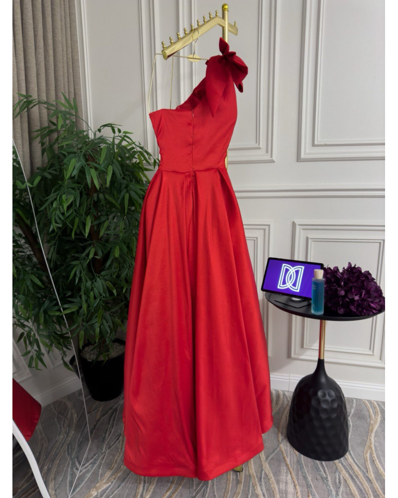 فستان ميكادو كلوش باللون الأحمر 