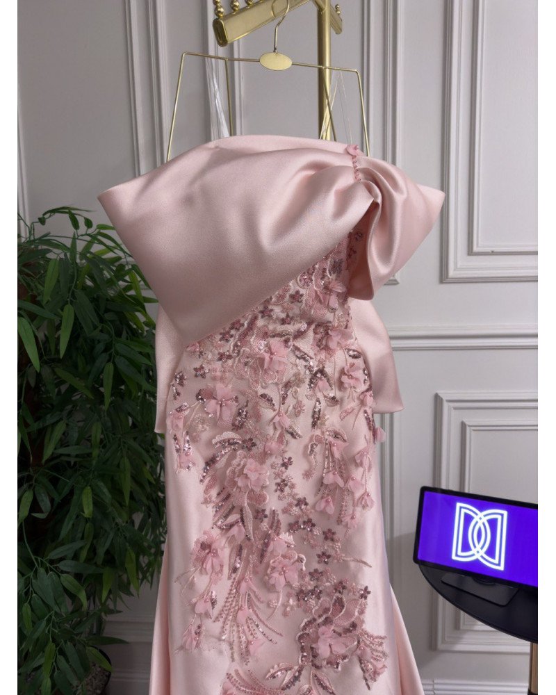 فستان سهرة ميكادو مطرز باللون الوردي