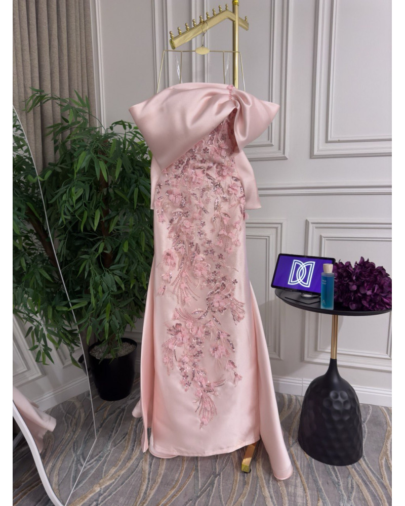 فستان سهرة ميكادو مطرز باللون الوردي