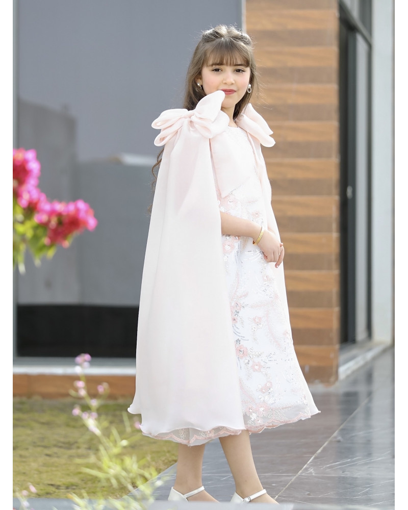 فستان بناتي سبور فراشة وفيونكه على الكتف - 906 - يوجد اختلاف بدرجة لون الجناح صورة توضيحية في اخر صورتين فستان بناتي سبور فراشة وفيونكه على الكتف - 906 - يوجد اختلاف بدرجة لون الجناح صورة توضيحية في اخر صورتين