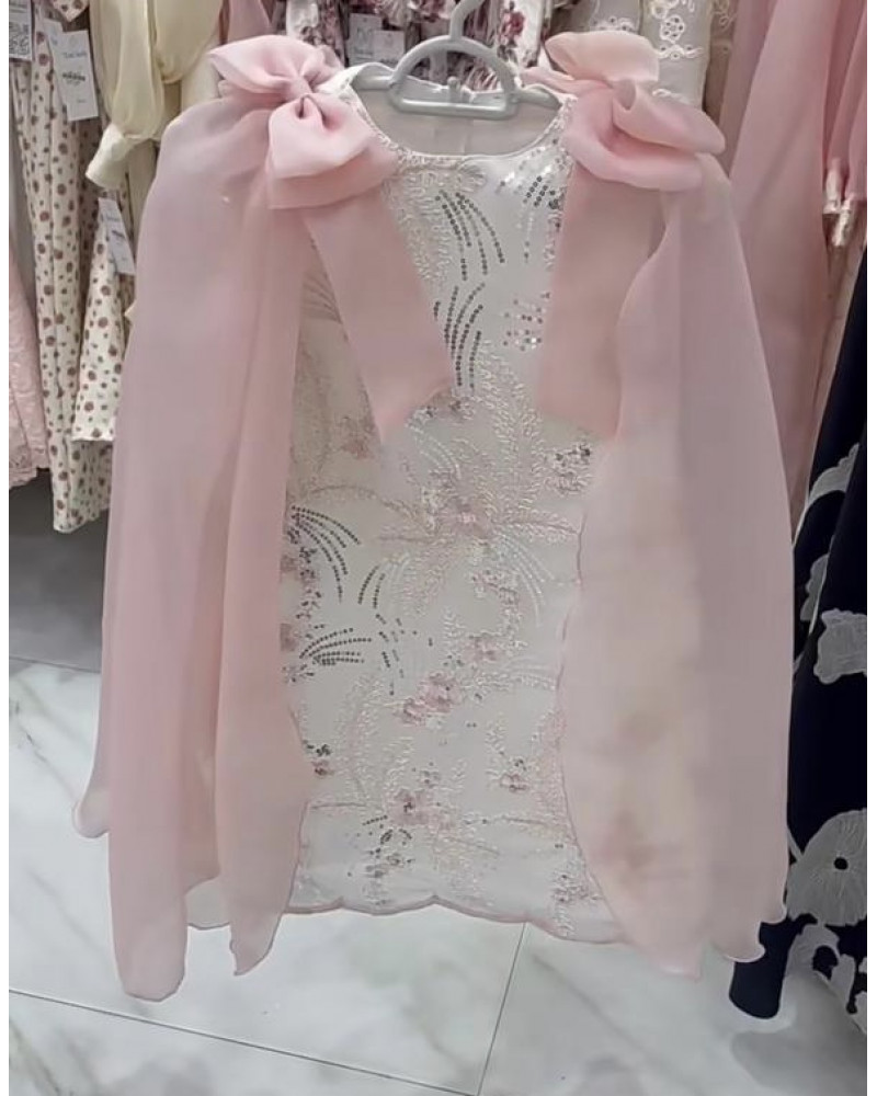 فستان بناتي سبور فراشة وفيونكه على الكتف - 906 - يوجد اختلاف بدرجة لون الجناح صورة توضيحية في اخر صورتين فستان بناتي سبور فراشة وفيونكه على الكتف - 906 - يوجد اختلاف بدرجة لون الجناح صورة توضيحية في اخر صورتين