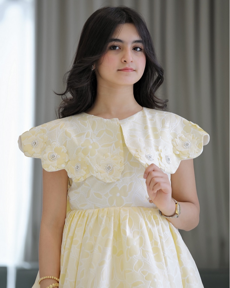 فستان بناتي الاصفر الانيق بذيل وتفاصيل انيقة - 924 فستان بناتي الاصفر الانيق بذيل وتفاصيل انيقة - 924