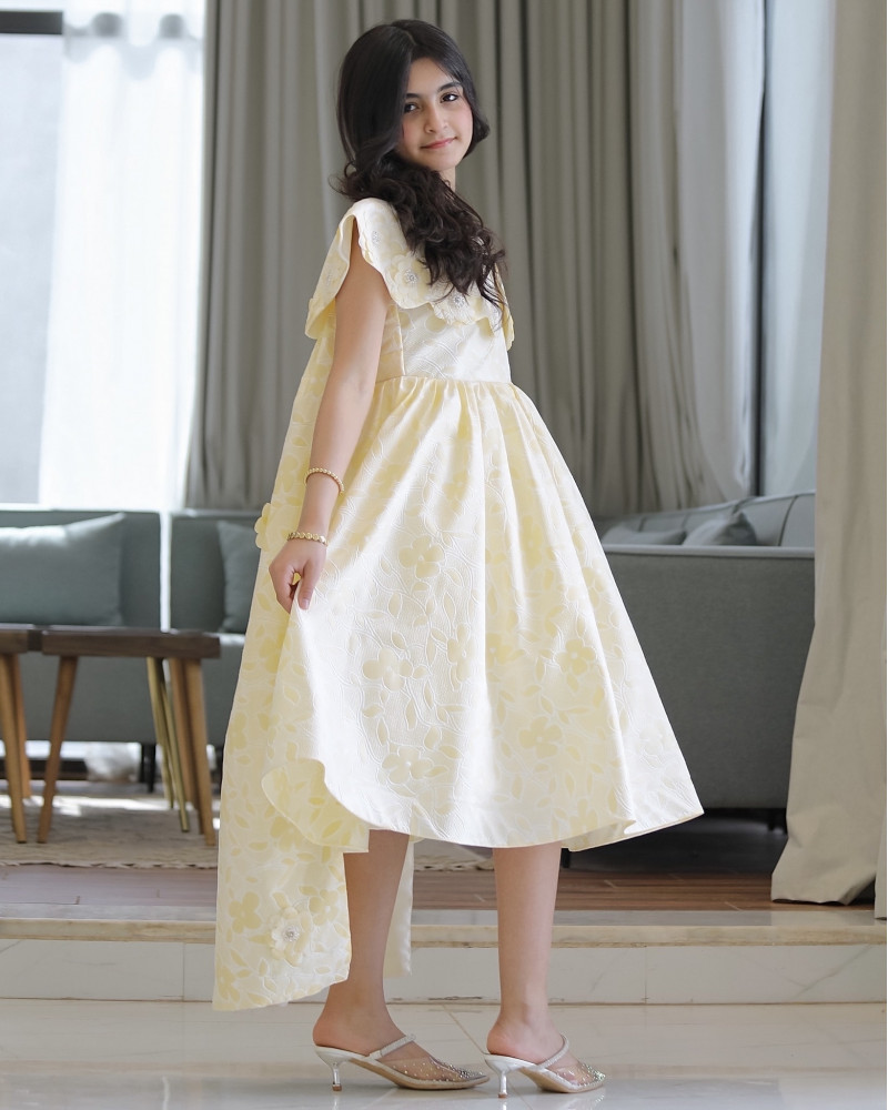 فستان بناتي الاصفر الانيق بذيل وتفاصيل انيقة - 924 فستان بناتي الاصفر الانيق بذيل وتفاصيل انيقة - 924