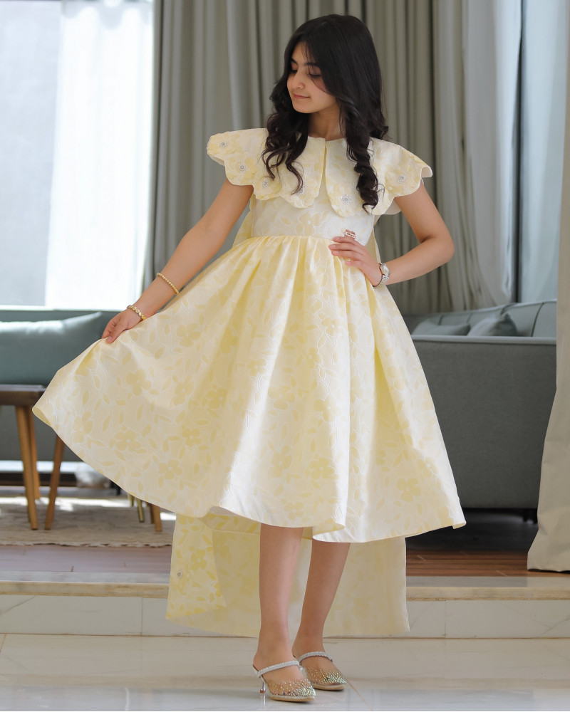 فستان بناتي الاصفر الانيق بذيل وتفاصيل انيقة - 924 فستان بناتي الاصفر الانيق بذيل وتفاصيل انيقة - 924