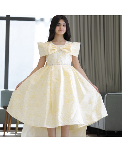 فستان بناتي الاصفر بذيل وفيونكه من الامام والخلف - 920