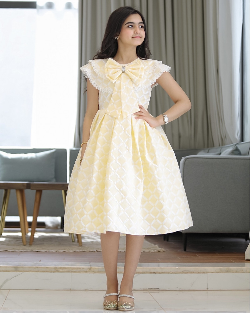 فستان بناتي الاصفر بفيونكه وحزام انيق - 901 فستان بناتي الاصفر بفيونكه وحزام انيق - 901