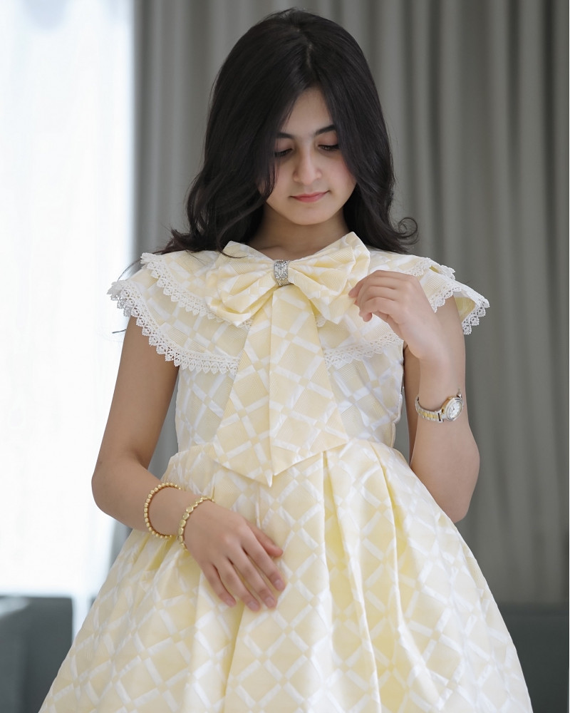 فستان بناتي الاصفر بفيونكه وحزام انيق - 901 فستان بناتي الاصفر بفيونكه وحزام انيق - 901