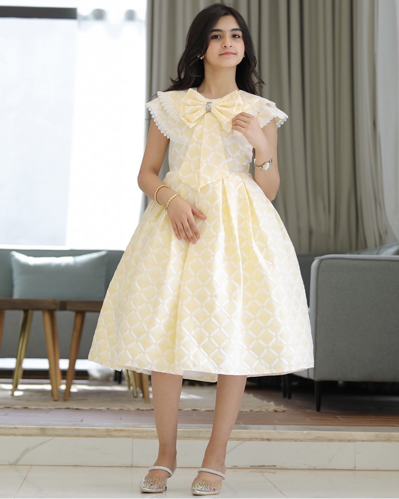 فستان بناتي الاصفر بفيونكه وحزام انيق - 901 فستان بناتي الاصفر بفيونكه وحزام انيق - 901