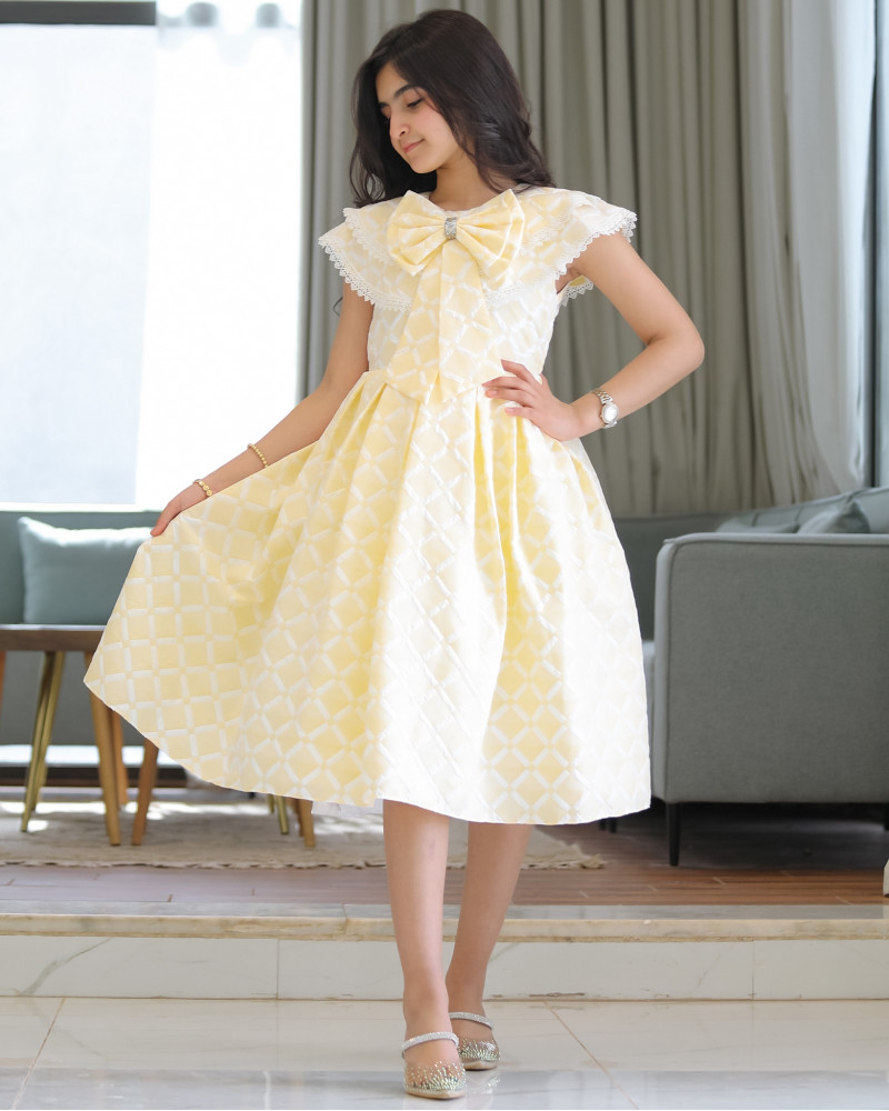 فستان بناتي الاصفر بفيونكه وحزام انيق - 901 فستان بناتي الاصفر بفيونكه وحزام انيق - 901