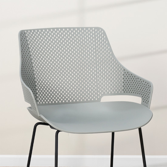 كرسي مفرد بلاستيك بظهر مثقّب رمادي فاتح كرسي مفرد بلاستيك بظهر مثقّب رمادي فاتح